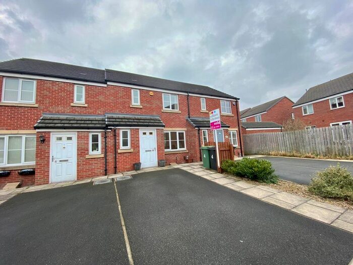3 Bedroom Property To Rent In Pennwell Garth, Leeds, LS14