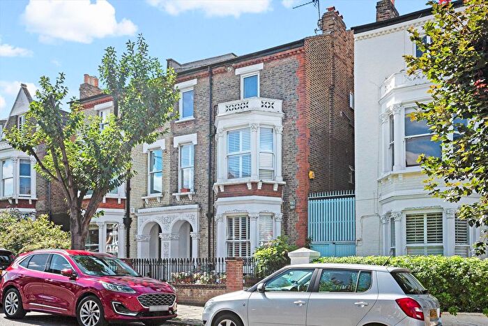 2 Bedroom Flat To Rent In Elms Road, Clapham, SW4