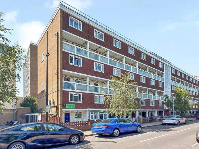 2 Bedroom Maisonette For Sale In Clarkson Street, London, E2