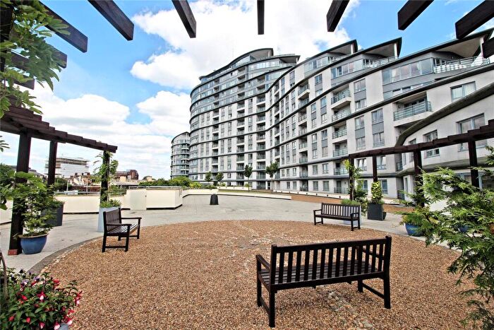 2 Bedroom Flat For Sale In Station Approach, Woking, GU22