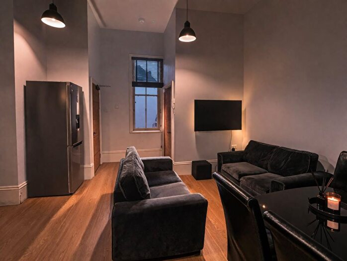 3 Bedroom Flat To Rent In Eslington Road, Jesmond, Newcastle Upon Tyne, NE2