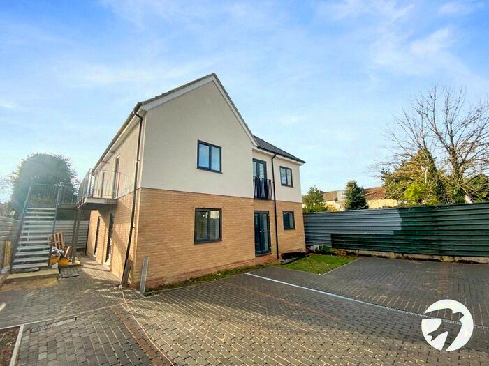 1 Bedroom Flat To Rent In London Road, Sittingbourne, Kent, ME10