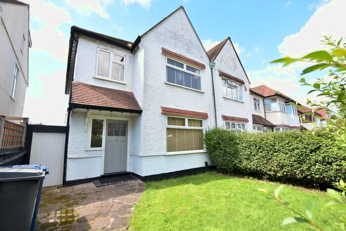 3 Bedroom Semi-Detached House To Rent In Hervey Close, Finchley, London, N3
