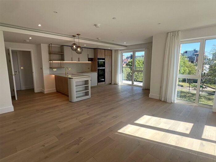 3 Bedroom Flat To Rent In Parr's Way, London, W6