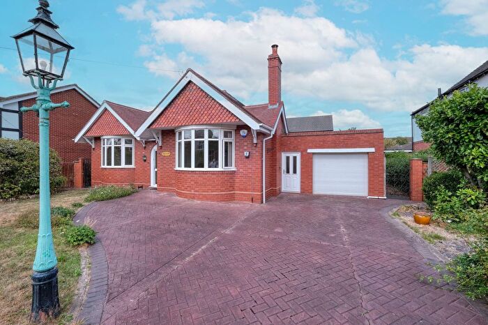 2 Bedroom Detached House For Sale In Holly Road, Bromsgrove, B61