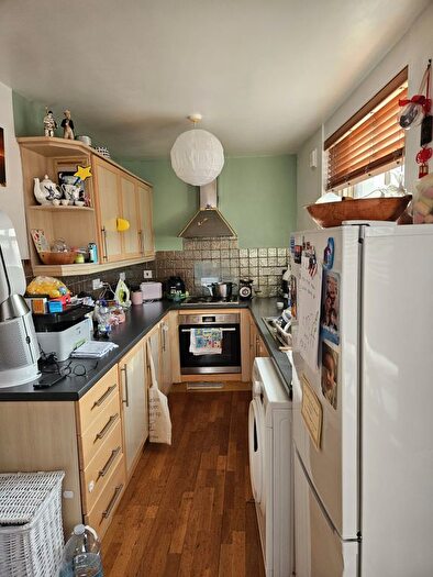 1 Bedroom Flat To Rent In North End Road, London, SW6