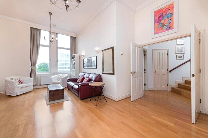 2 Bedroom Flat To Rent In Trinity Square, Tower, EC3N