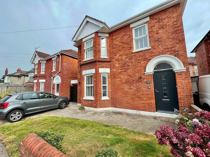 4 Bedroom Detached House To Rent In Orcheston Road, Bournemouth, BH8