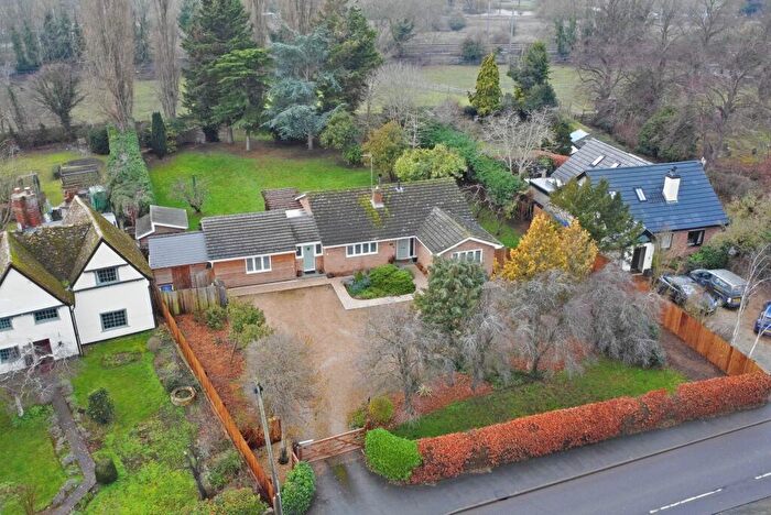 4 Bedroom Detached Bungalow For Sale In High Street, Offord Cluny, PE19