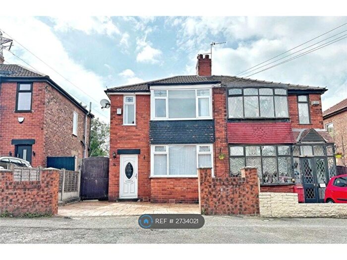 3 Bedroom Semi Detached House To Rent In Kirby Avenue, Chadderton, Oldham, OL9