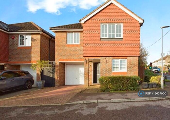 4 Bedroom Detached House To Rent In Friern Close, Cheshunt, Waltham Cross, EN7