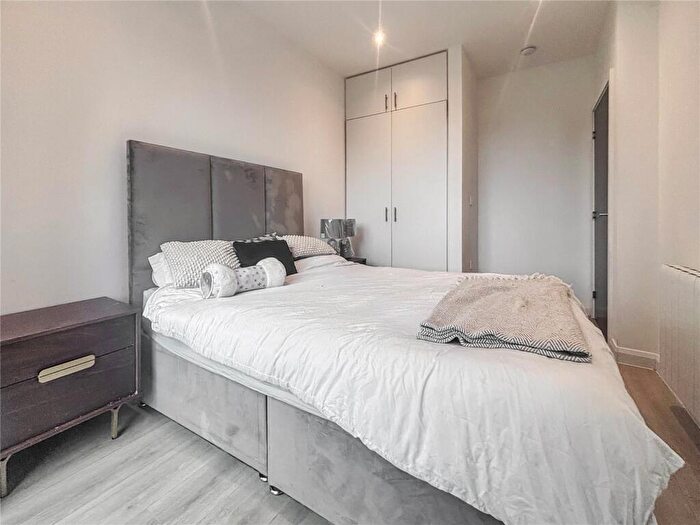 2 Bedroom Apartment To Rent In Bath Road, Slough, Berkshire, SL1