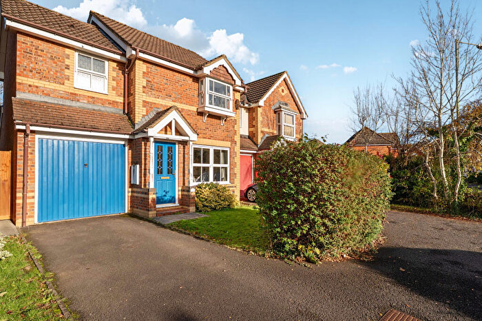 3 Bedroom House For Sale In Heather Drive, Thatcham, RG18