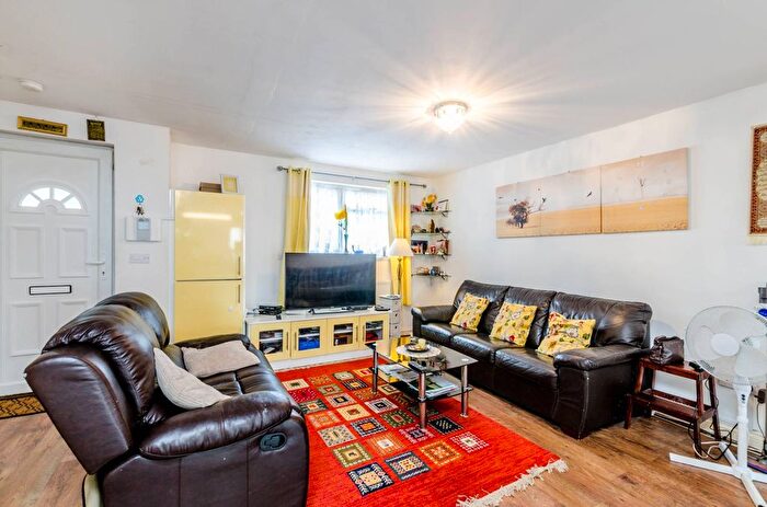 4 Bedroom Semi-Detached House To Rent In Eton Avenue, Wembley, HA0