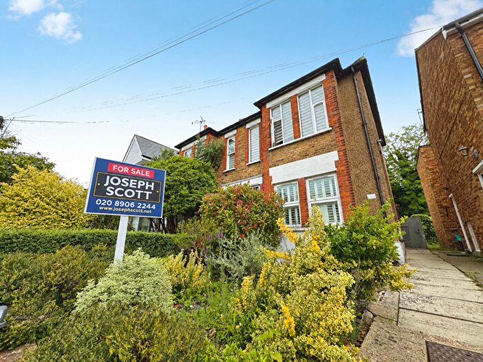 1 Bedroom Maisonette For Sale In Birkbeck Road, London, NW7