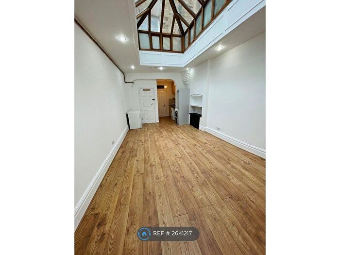 Studio To Rent In Shoreditch High Street, London, E1