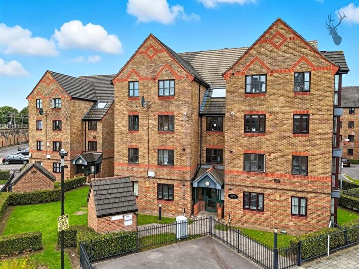 2 Bedroom Flat For Sale In Ireton Street, Riley House, E3
