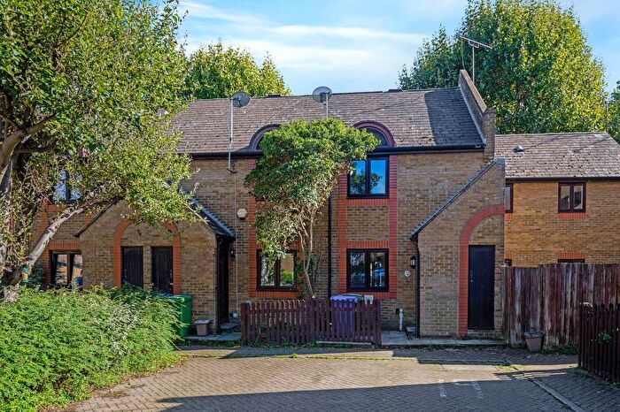 2 Bedroom End Of Terrace House To Rent In Isambard Place, London, SE16