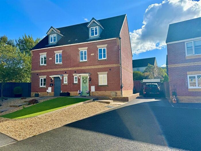 4 Bedroom Semi-Detached House For Sale In Ffordd Y Glowyr, Betws, Ammanford, SA18