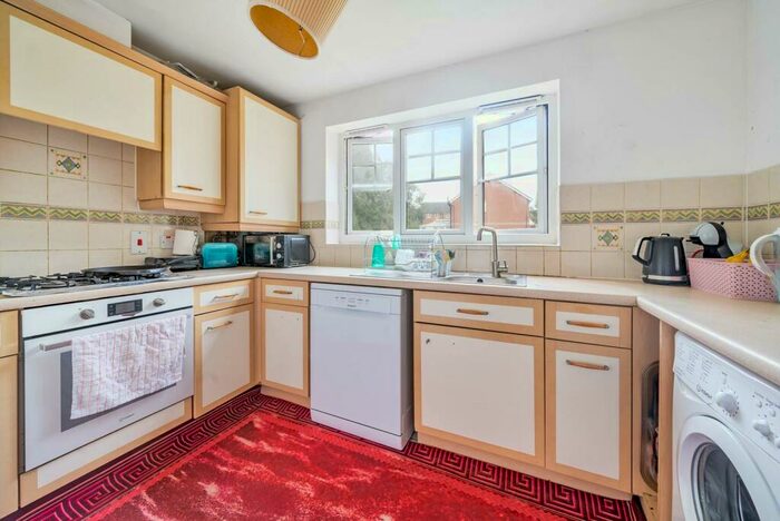 2 Bedroom Flat To Rent In Firethorn Close, Edgware, , Edgware, HA8