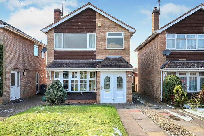 3 Bedroom Detached House To Rent In Hilary Drive, Wolverhampton, West Midlands WV3