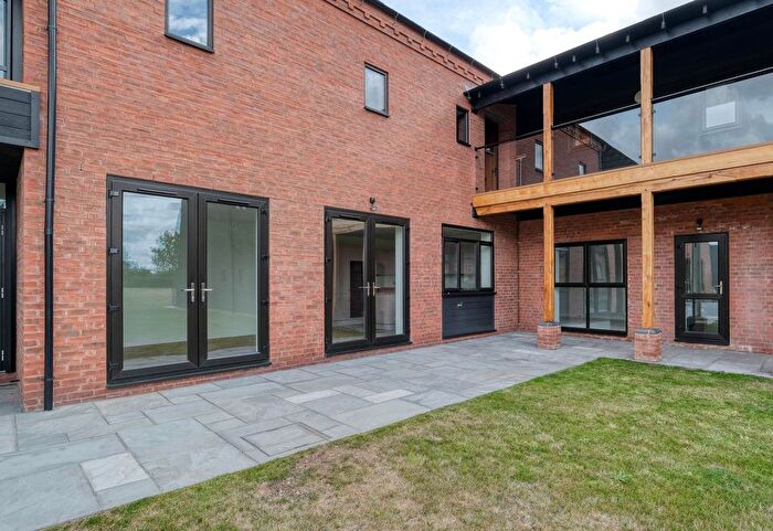 2 Bedroom Flat For Sale In Droitwich Road, Bradley Green, B96
