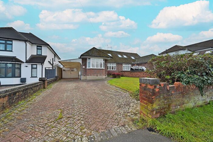 4 Bedroom Semi Detached Bungalow For Sale In Bucknalls Lane, Watford, WD25