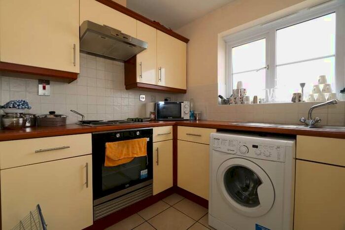 2 Bedroom Flat To Rent In Crowe Road, Queens Park, Bedford, MK40