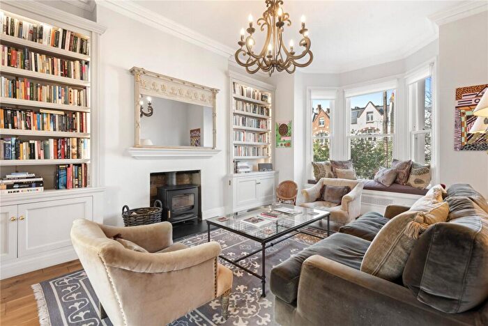 3 Bedroom Semi Detached House For Sale In Fontenoy Road, SW12