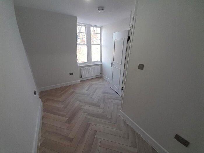 2 Bedroom Flat To Rent In Comeragh Road, London, W14