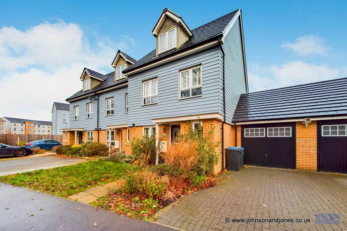 3 Bedroom Town House To Rent In Kennett Lane, Chertsey, KT16