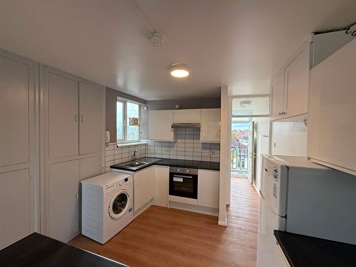 2 Bedroom Property To Rent In Pettits Lane North, Romford, RM1