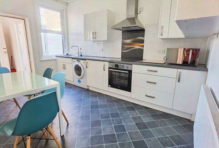 5 Bedroom Terraced House To Rent In Sheffield Road, PO1
