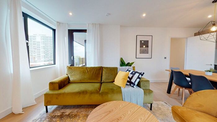 3 Bedroom Flat To Rent In Cremer Street, London, E2