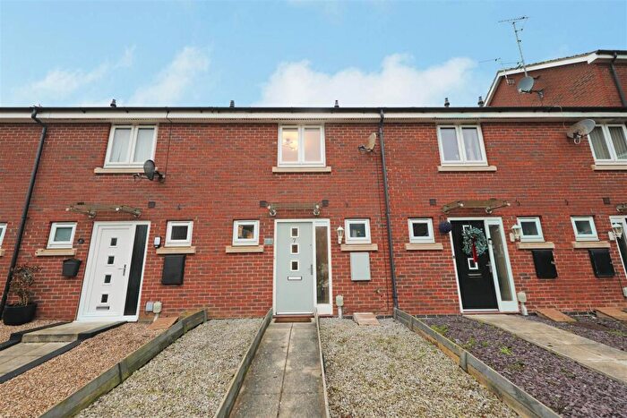 2 Bedroom Terraced House For Sale In Sandwell Park, Kingswood, Hull, HU7