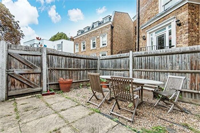 4 Bedroom Semi-detached House To Rent In Stockwell Park Road, Stockwell, SW9