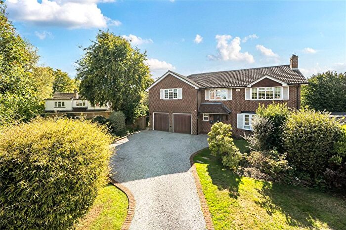 5 Bedroom Detached House For Sale In Cedar Close, Tadley, Hampshire, RG26