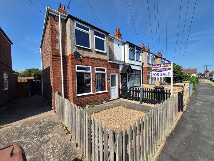 2 Bedroom End Of Terrace House For Sale In Bethune Avenue, Hull, HU4