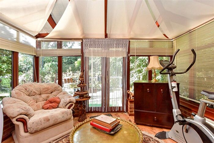 3 Bedroom Chalet For Sale In Bell Farm Lane, Minster-On-Sea, Sheerness, Kent, ME12