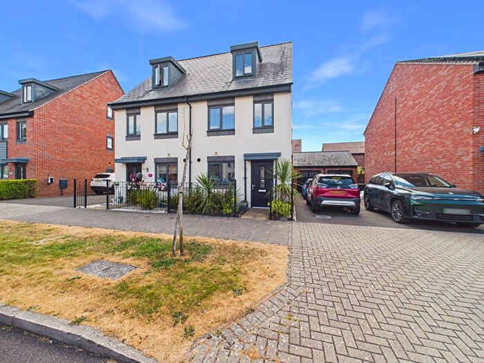 3 Bedroom Semi Detached House For Sale In Birchfield Way, Telford, TF3