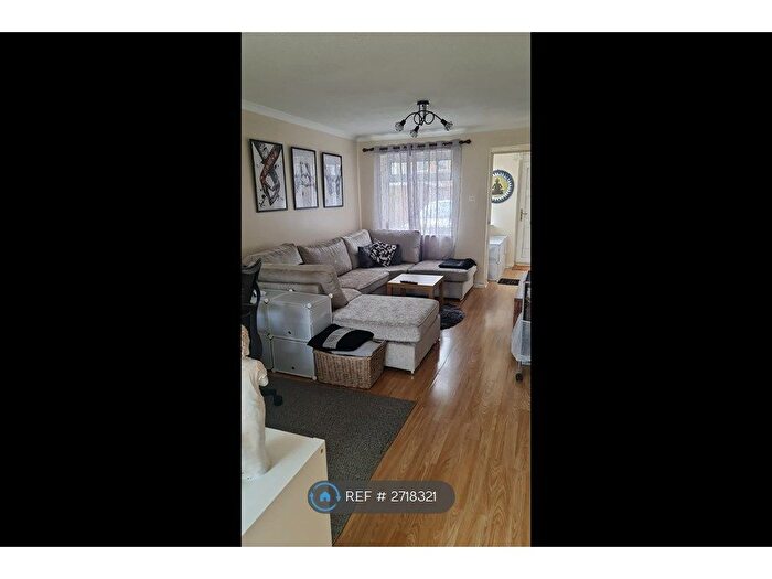 3 Bedroom End Of Terrace House To Rent In Bonington Road, Hornchurch, RM12