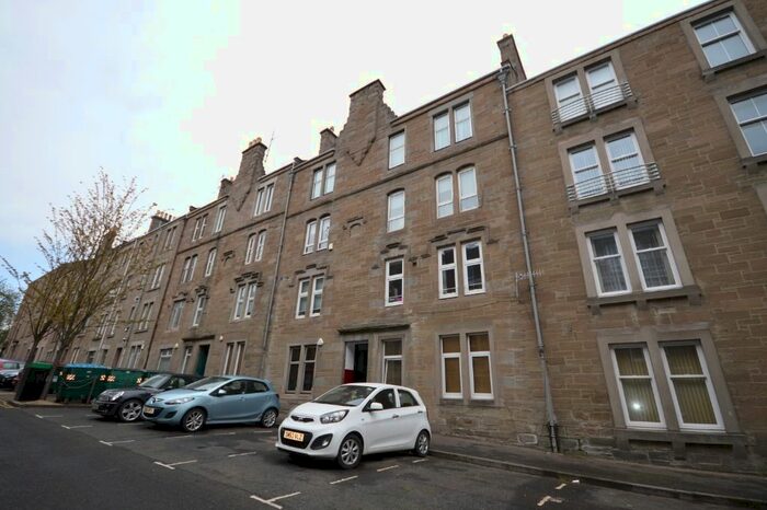 3 Bedroom Flat To Rent In Baldovan Terrace, Stobswell, Dundee, DD4