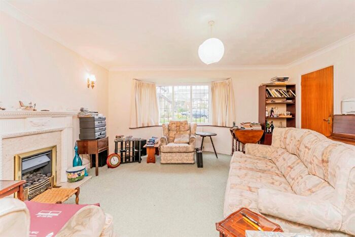 4 Bedroom Detached House For Sale In Tithe Barn Close, Raunds, Wellingborough, NN9