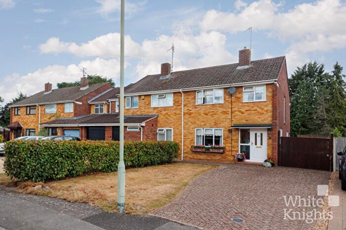 3 Bedroom Semi-Detached House For Sale In Woodley, Reading, Berkshire, RG5