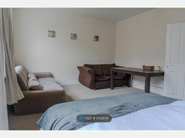 5 Bedroom Flat To Rent In Coldharbour Lane, London, SW9