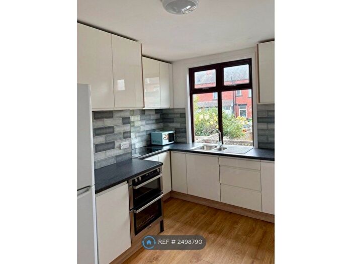 3 Bedroom Terraced House To Rent In Parkfield Row, Leeds, LS11