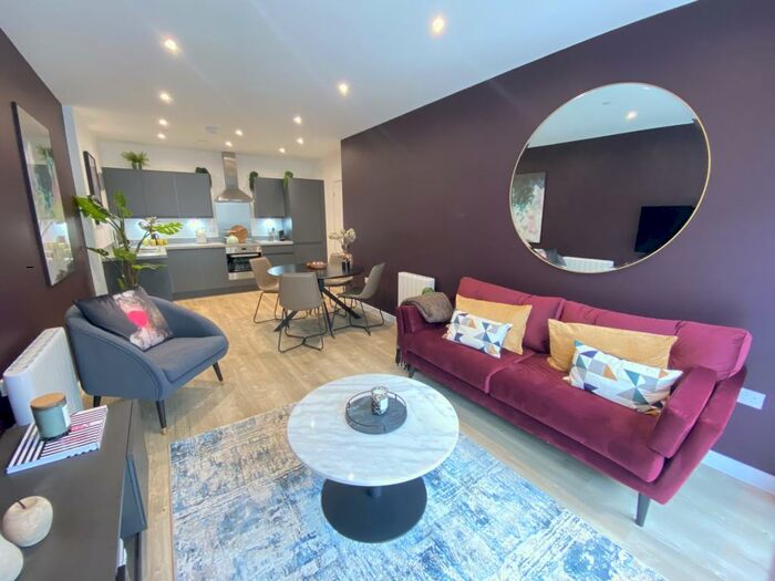 3 Bedroom Flat To Rent In Kooky, Station Road, Bishop'S Stortford, CM23