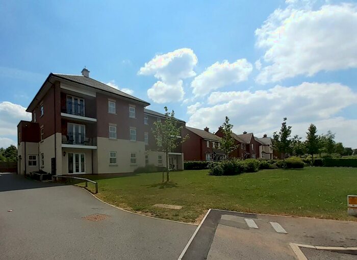 2 Bedroom Flat To Rent In Kestrel Drive, Rushden, Northamptonshire, NN10