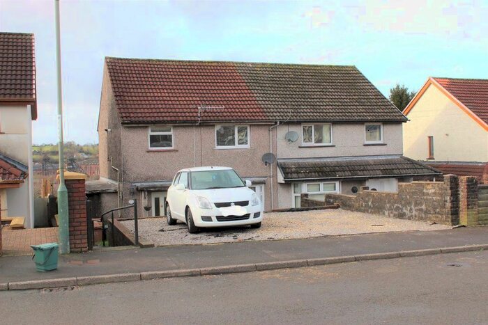 3 Bedroom Property To Rent In Lansbury Avenue, Cefn Hengoed, Hengoed, CF82