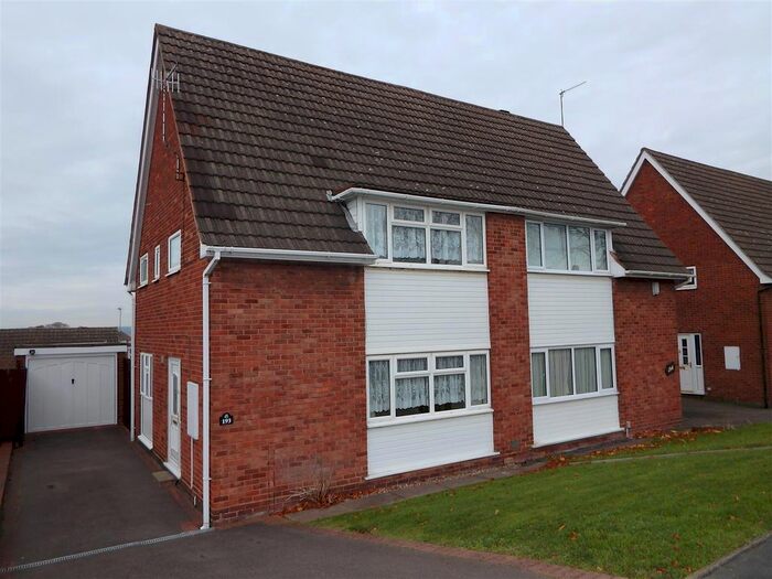 2 Bedroom Semi-Detached House To Rent In Tiled House Lane, Pensnett, Brierley Hill, West Midlands, DY5